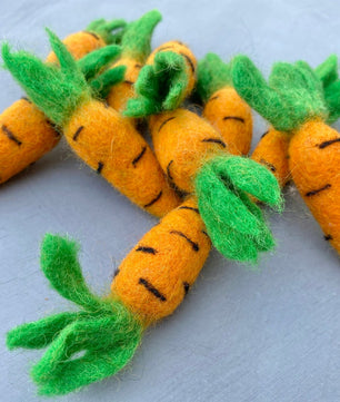 FELTED CAT TOY CARROTS