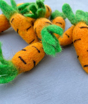 FELTED CAT TOY CARROTS